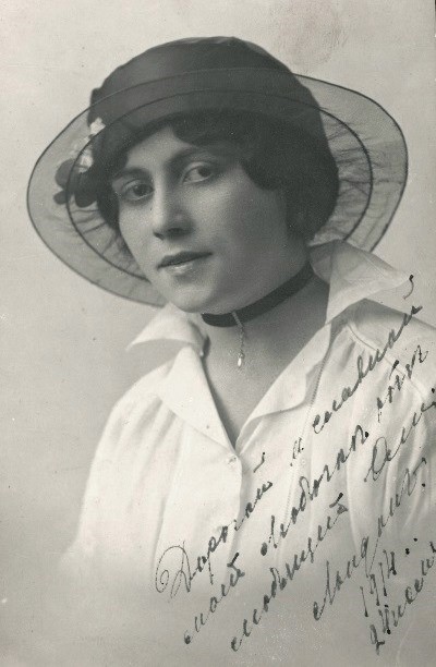 Ольга Хохлова. 1914 год Ольга Хохлова. 1914 год